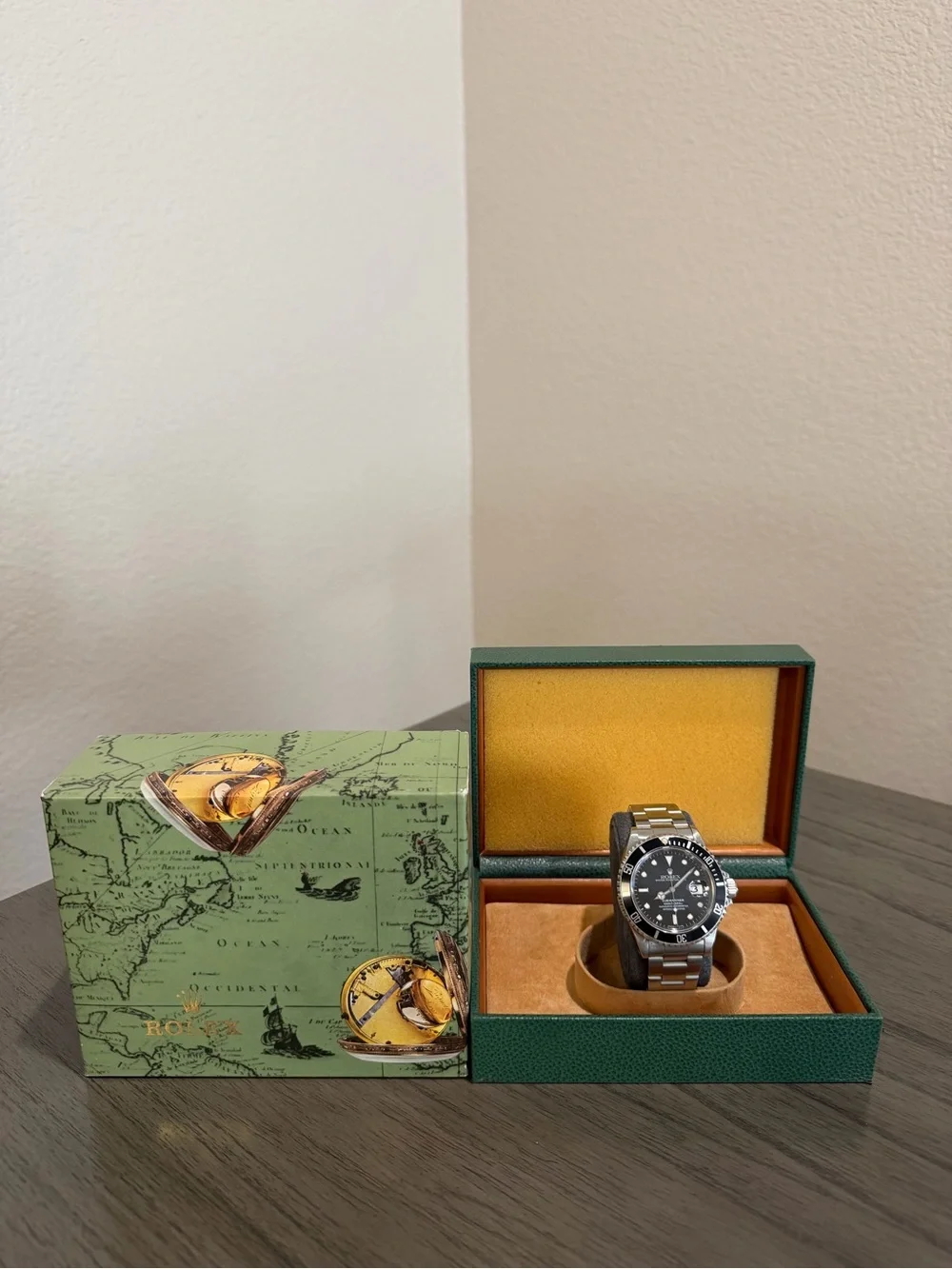 ROLEX Submariner Date 40mm Black Bezel 16610 Watch